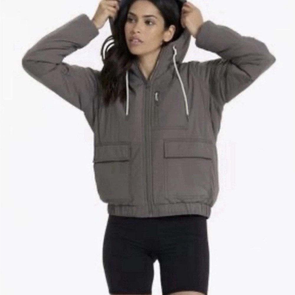 Vuori Tahoe Gray Insulated Long Sleeve Zip Up Hooded Hoodie Coat Jacket Size XS